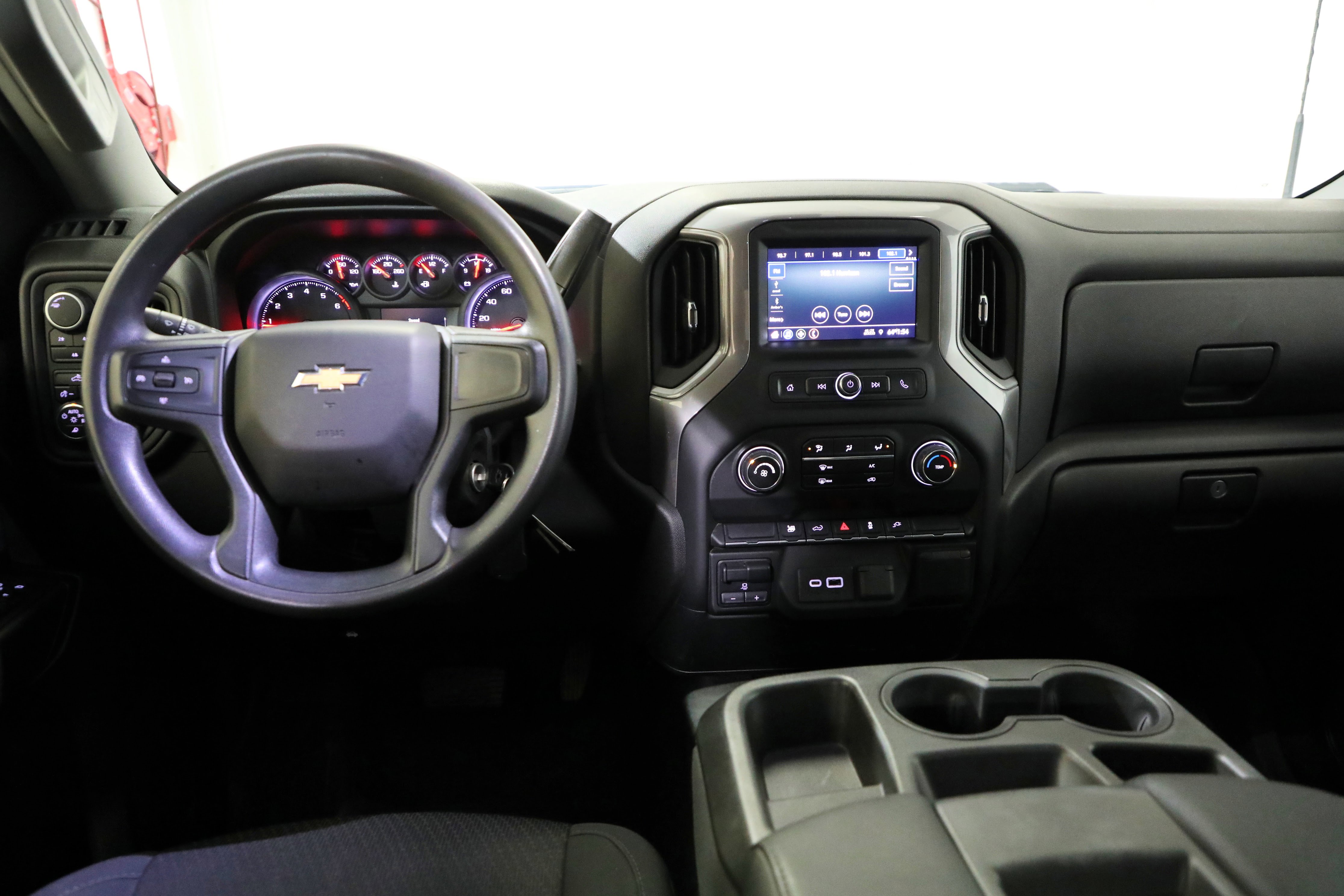 Used 2022 Chevrolet Silverado 2500 Custom w/ Custom Value Package image 2