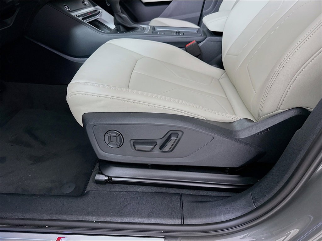 New 2025 Audi Q3 2.0T Premium image 9