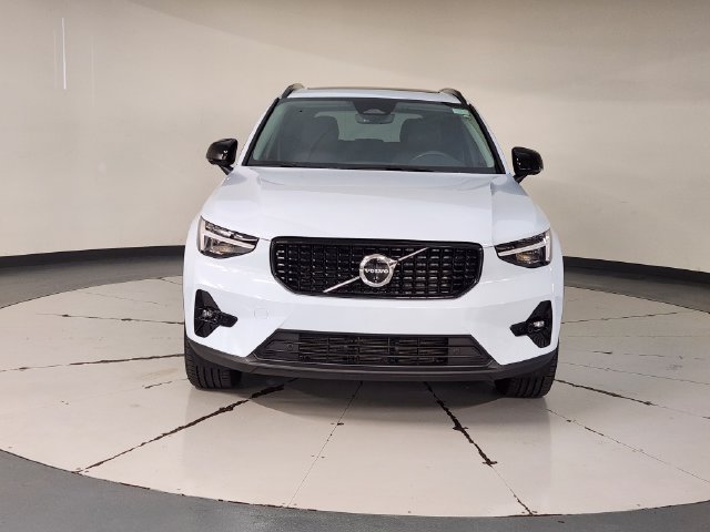 Certified 2026 Volvo XC40 B5 Plus AWD/4WD image 9