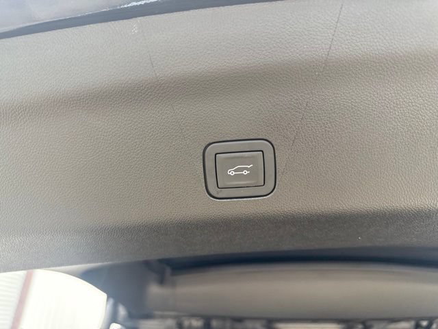Used 2025 Chevrolet Tahoe High Country AWD/4WD image 13