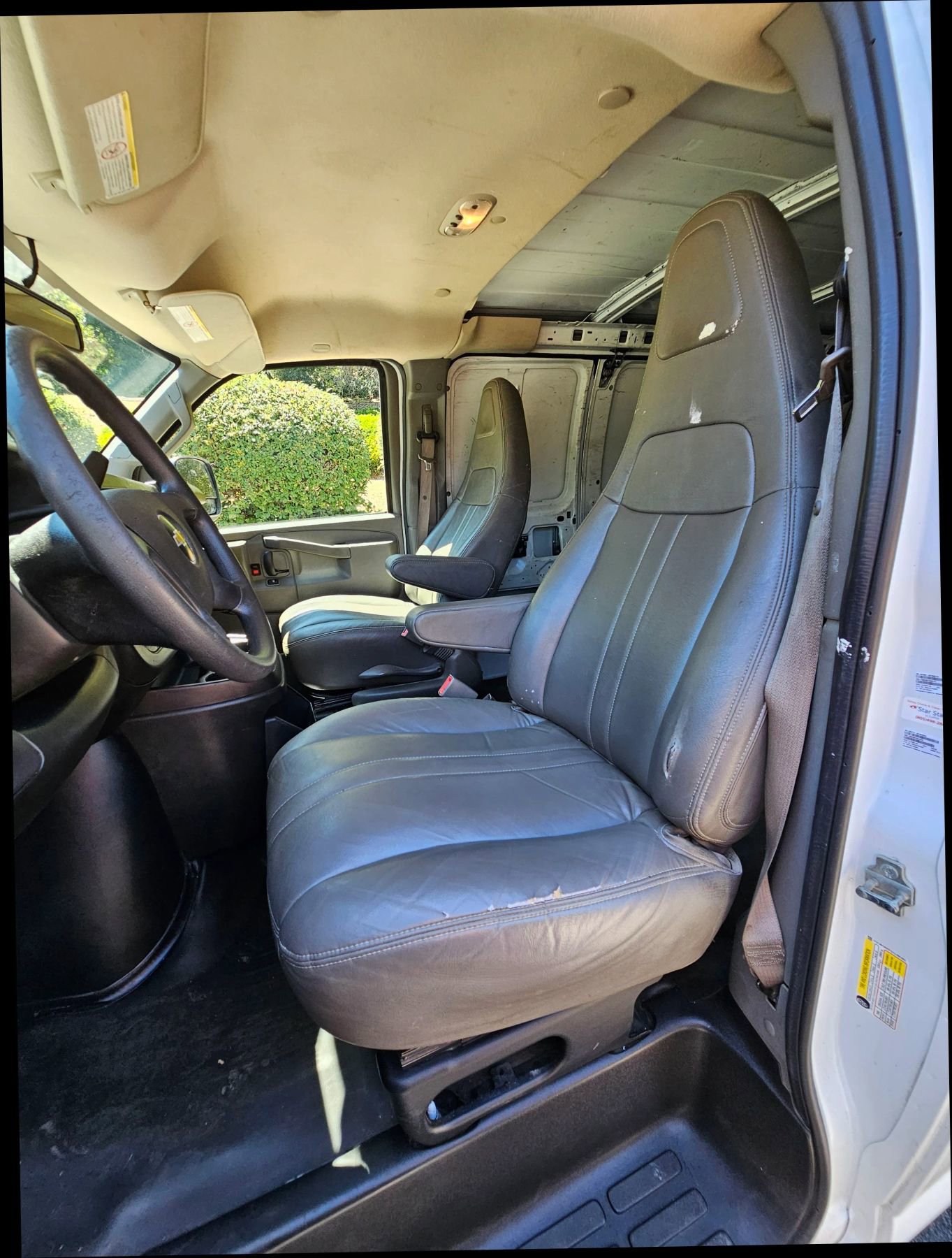 Used 2018 Chevrolet Express 2500 Extended image 18