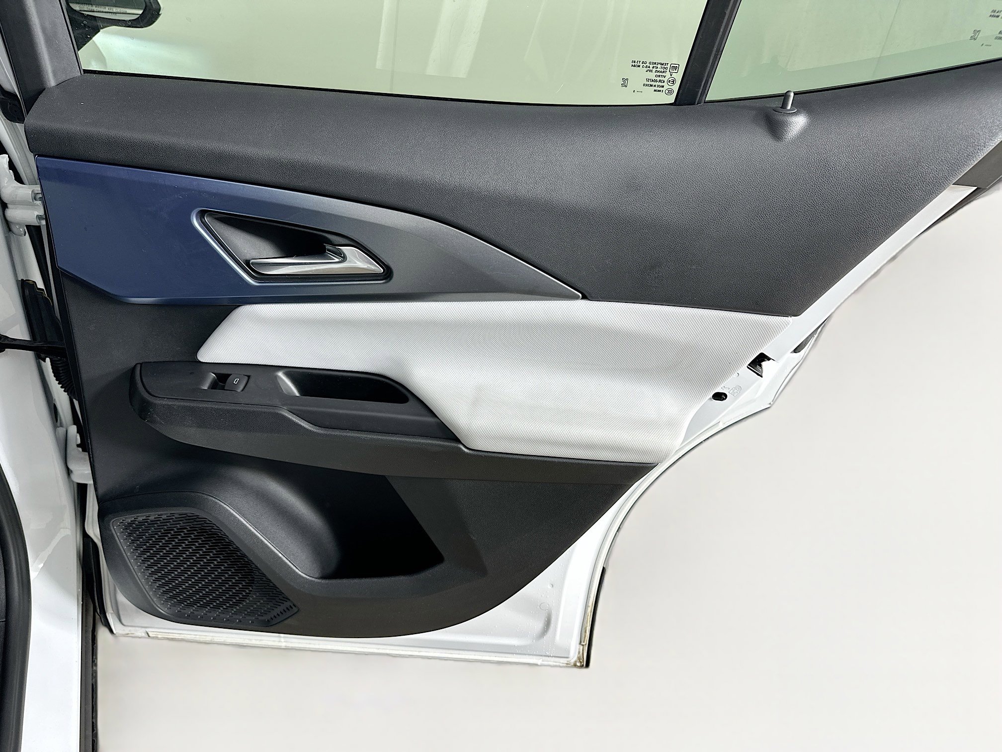 Used 2025 Chevrolet Equinox EV LT image 30