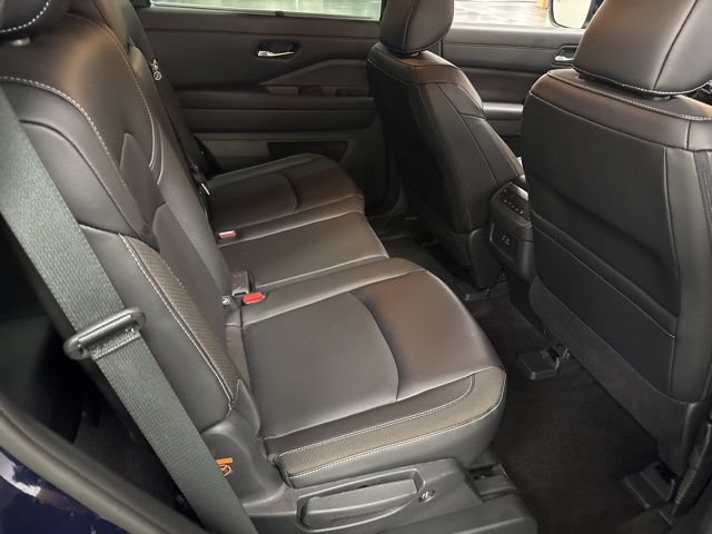 Used 2023 Nissan Pathfinder SL AWD/4WD image 12