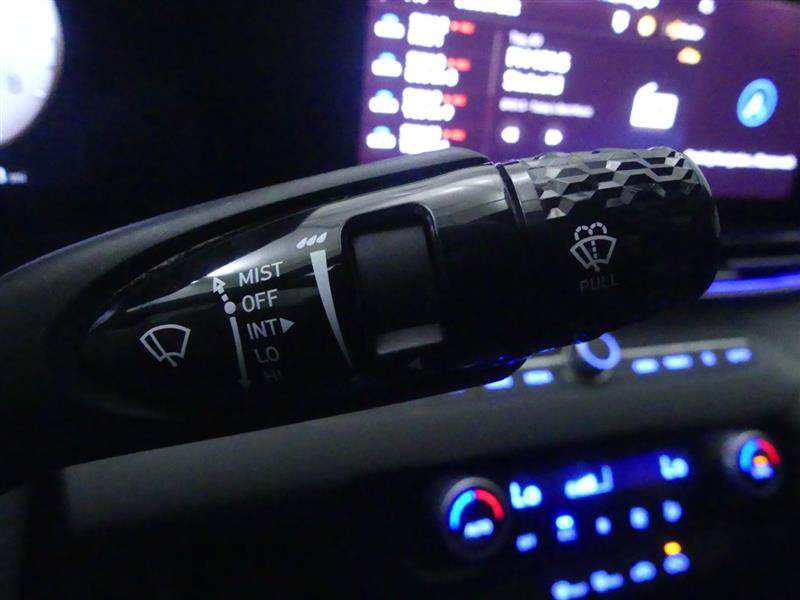 Used 2024 Hyundai Elantra SEL FWD image 21