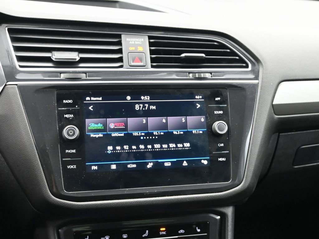 Used 2022 Volkswagen Tiguan SE image 16