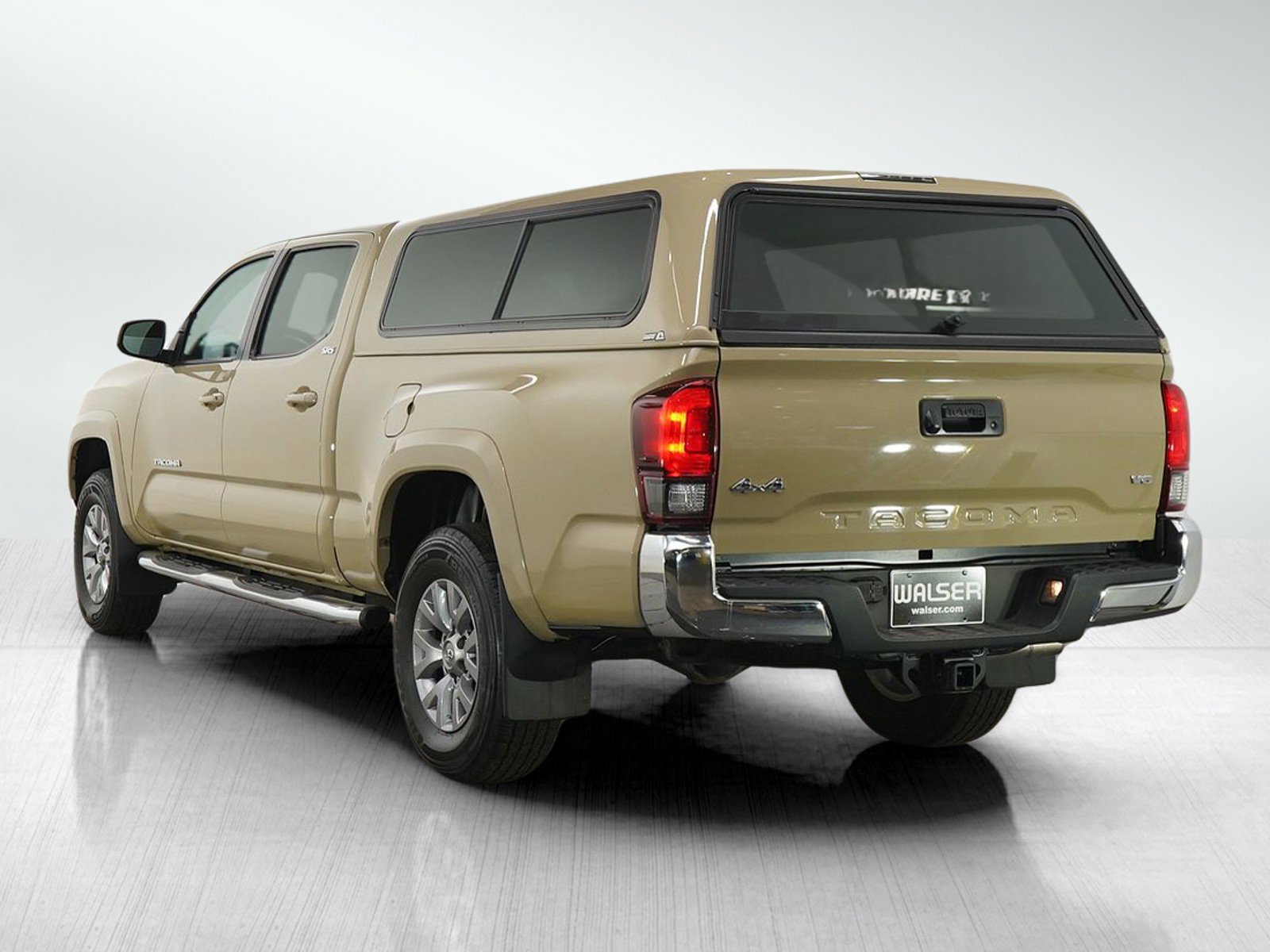 Used 2018 Toyota Tacoma SR5 AWD/4WD image 3