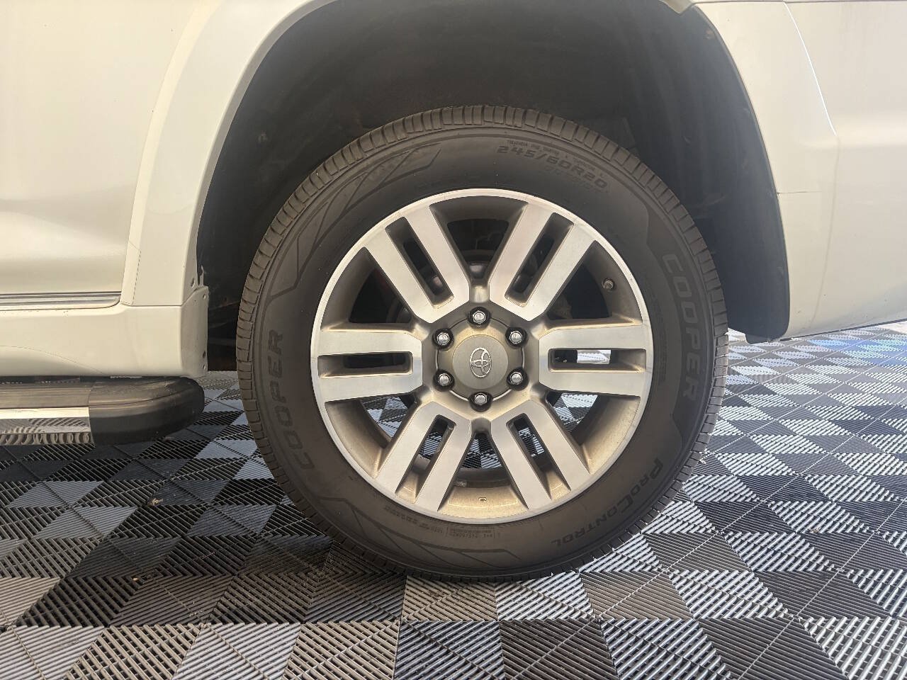 Used 2012 Toyota 4Runner Limited AWD/4WD image 28