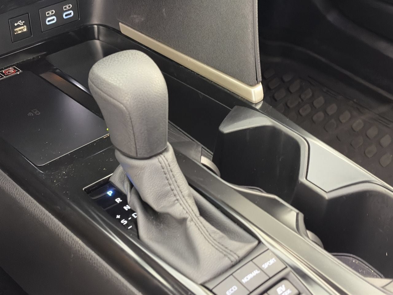 Used 2026 Toyota Camry LE FWD image 13