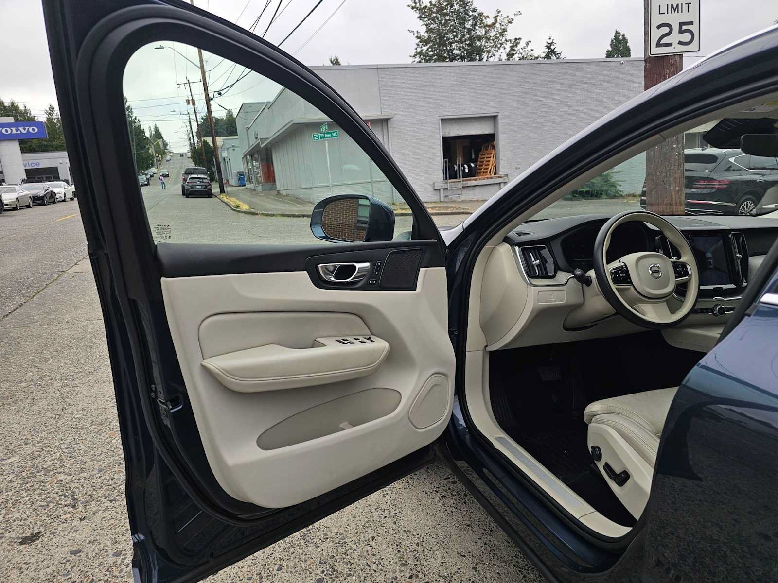 Used 2023 Volvo XC60 B6 Ultimate w/ Protection Package Premier AWD/4WD image 20