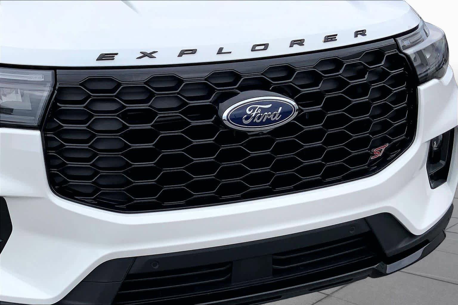 Certified 2025 Ford Explorer ST-Line w/ Premium Package RWD image 29