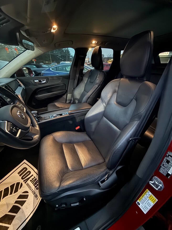 Used 2020 Volvo XC60 T6 Momentum AWD/4WD image 13