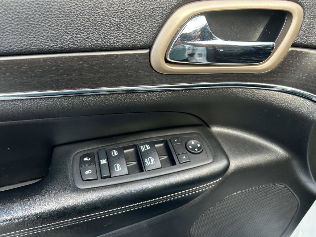 Used 2017 Jeep Grand Cherokee Limited image 22