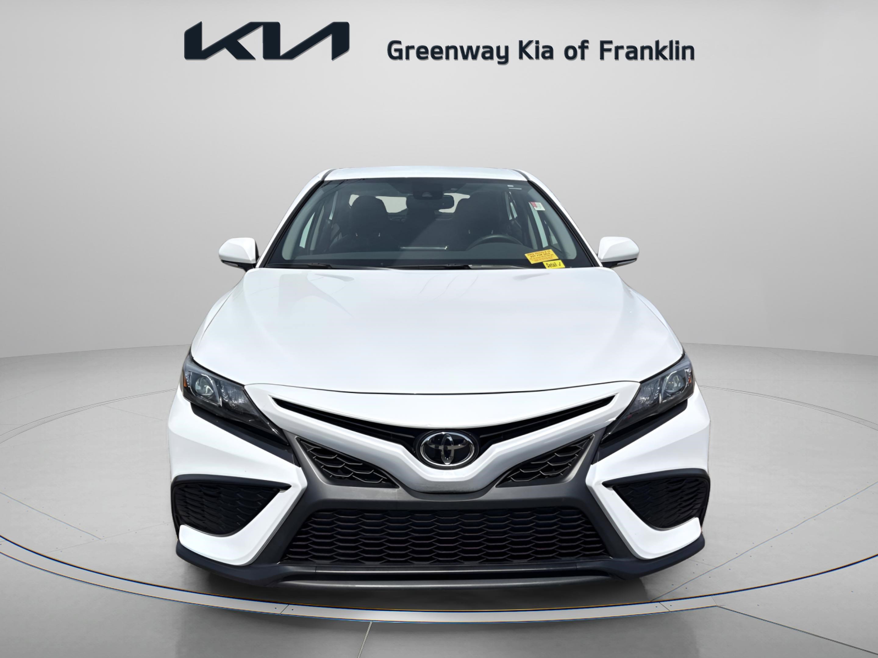 Used 2024 Toyota Camry SE w/ Convenience Package FWD image 2