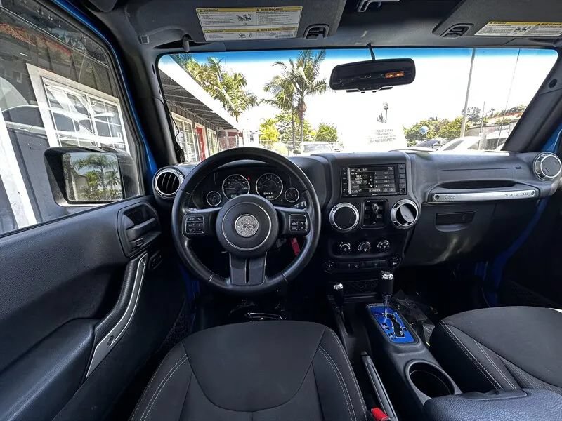 Used 2015 Jeep Wrangler Unlimited Sahara w/ Connectivity Group AWD/4WD image 17