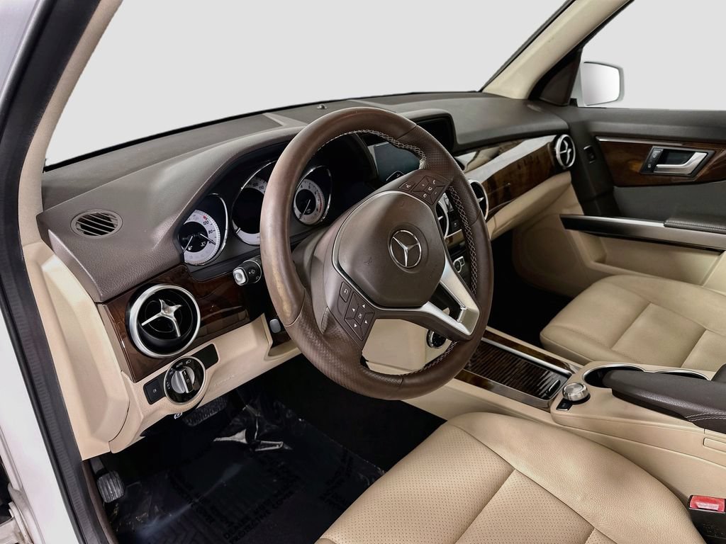 Used 2015 Mercedes-Benz GLK 350 4MATIC image 4
