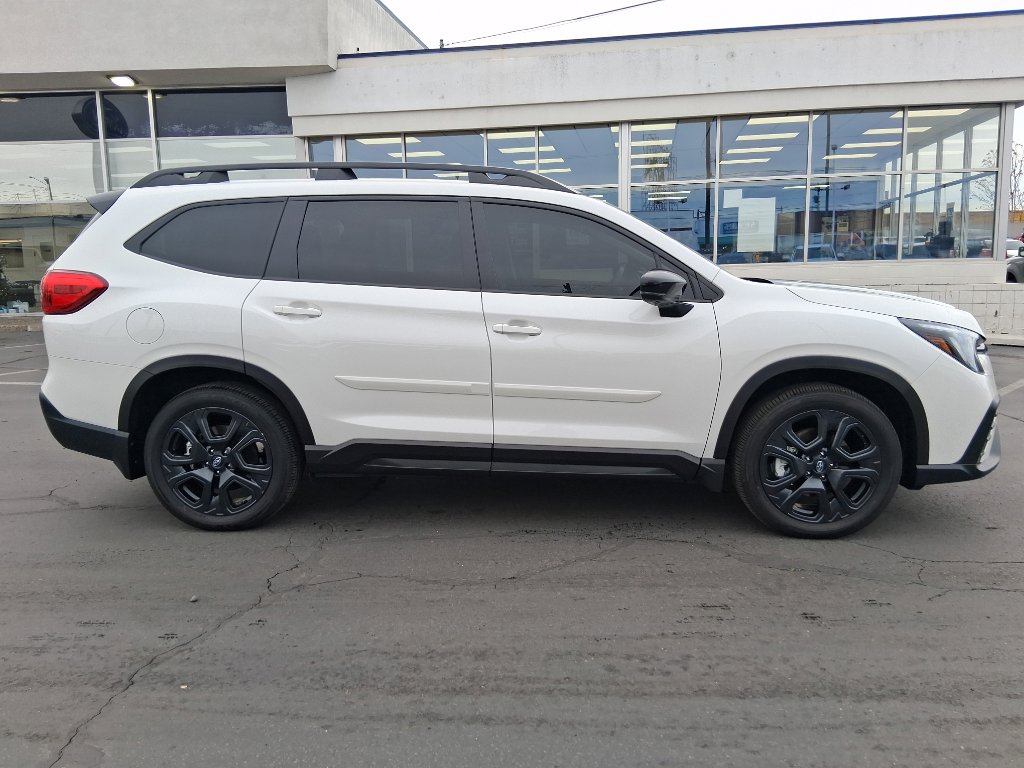 Used 2025 Subaru Ascent Bronze Edition image 2