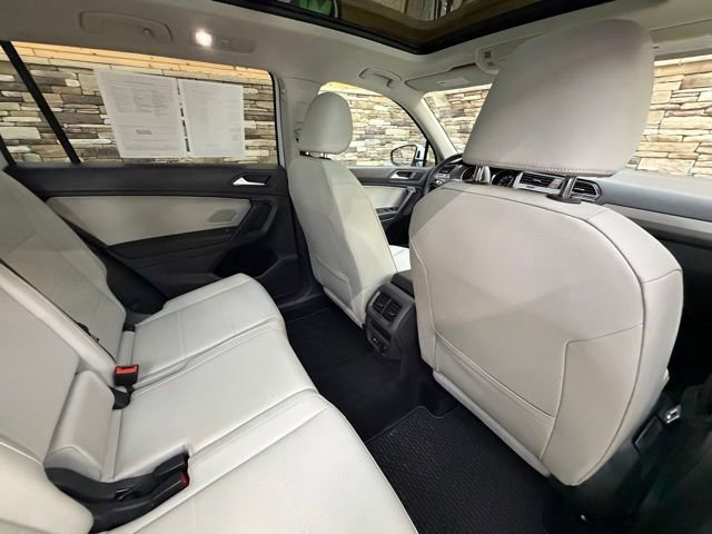 Used 2021 Volkswagen Tiguan SE w/ Panoramic Sunroof Package AWD/4WD image 33