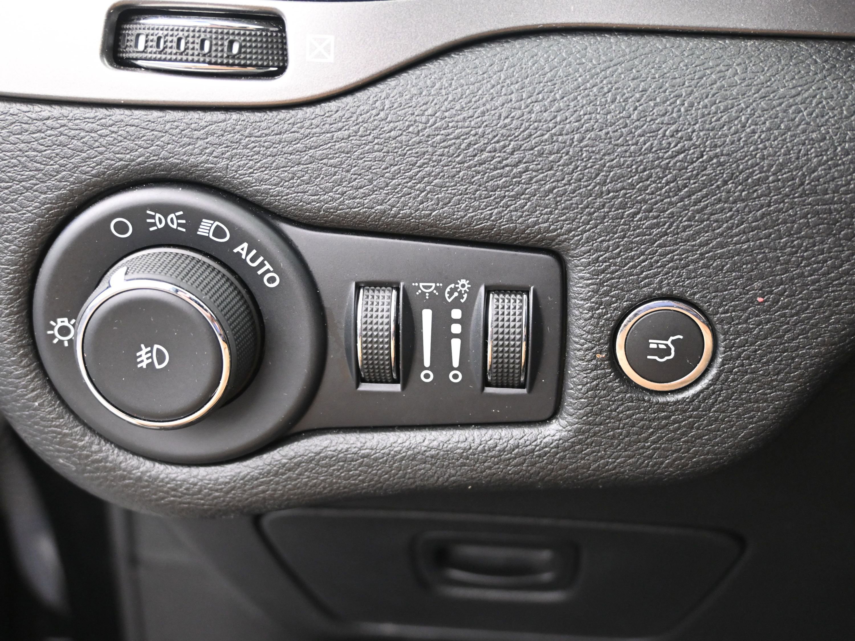 Used 2022 Jeep Cherokee Limited image 12