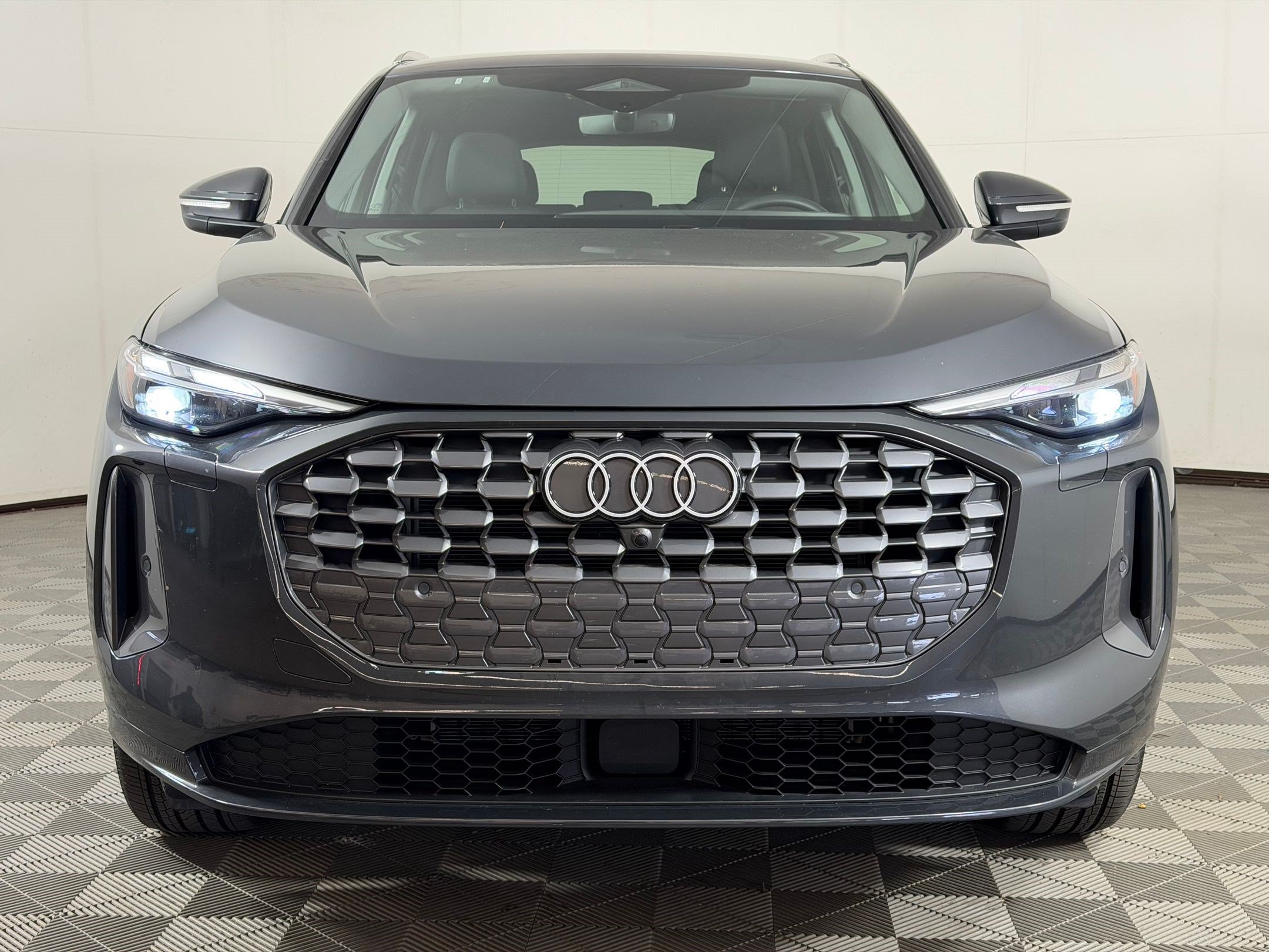 Certified 2025 Audi Q5 Premium w/ 19" Wheel Package AWD/4WD image 6