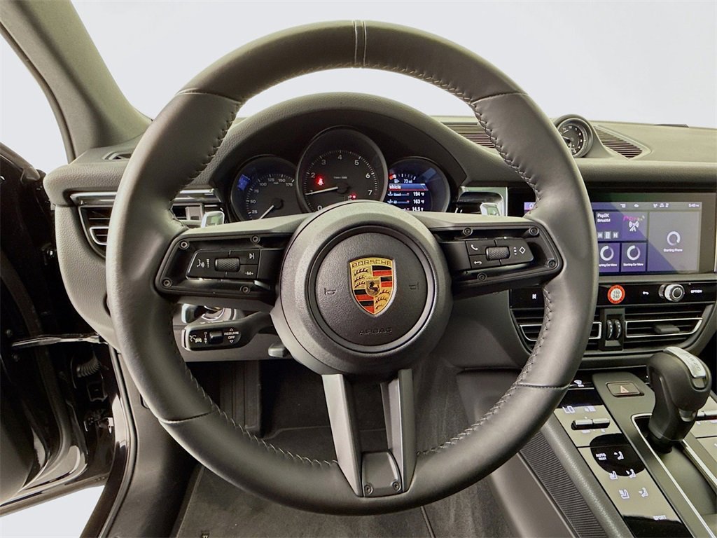 Used 2025 Porsche Macan image 15