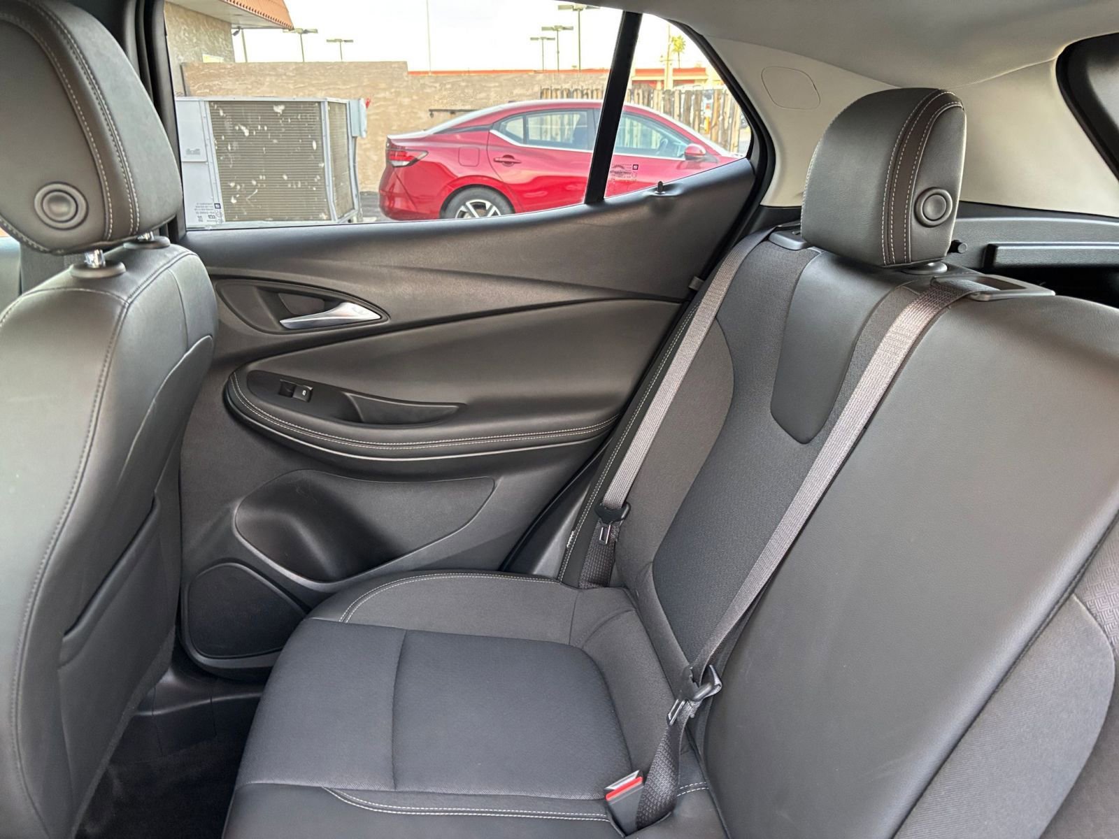 Used 2025 Buick Encore GX Preferred image 37