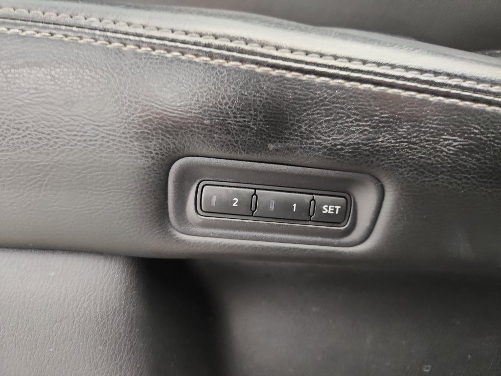 Used 2015 Nissan Pathfinder SL w/ SL Tech Package AWD/4WD image 10