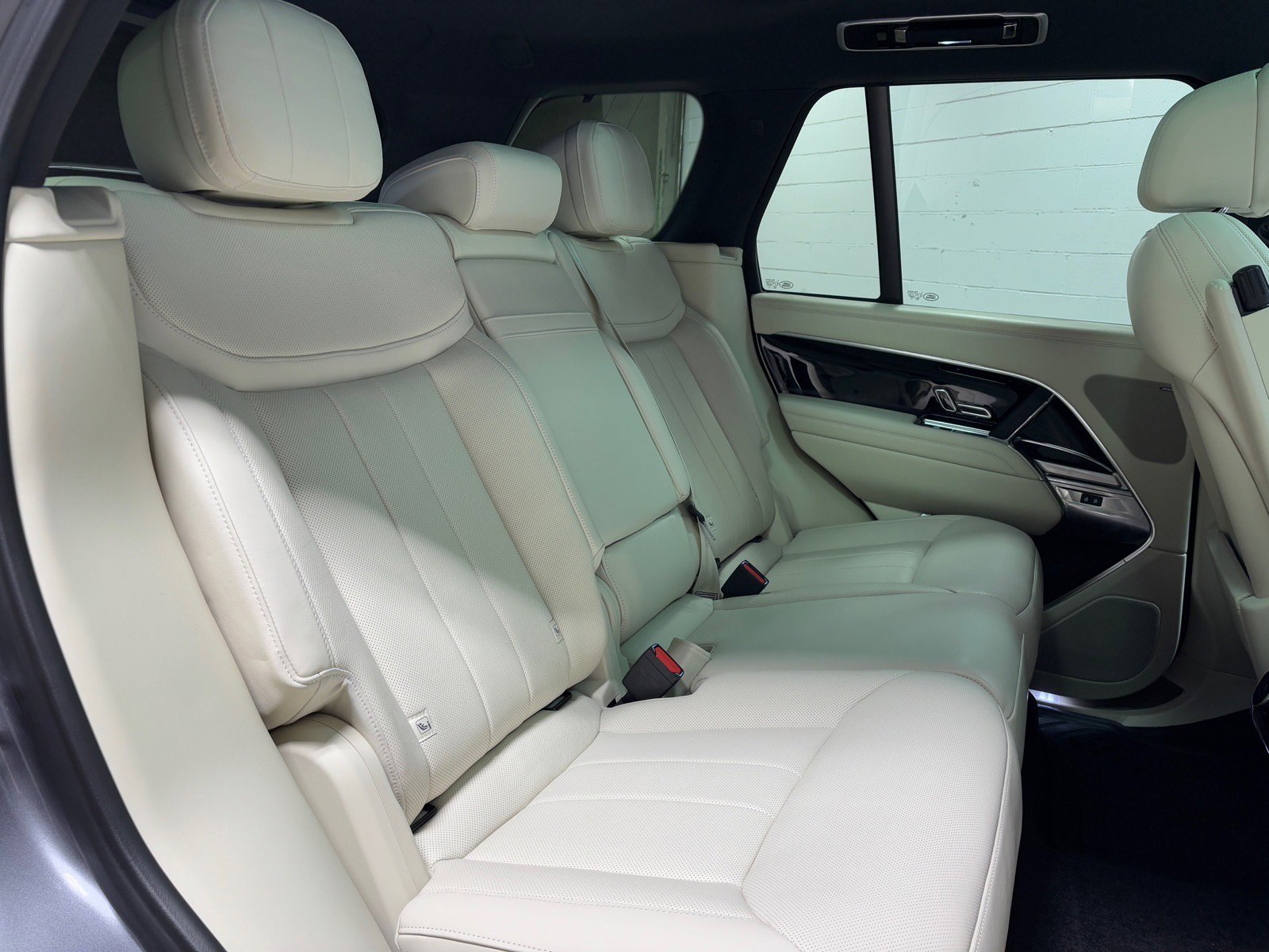 Used 2023 Land Rover Range Rover SE image 39