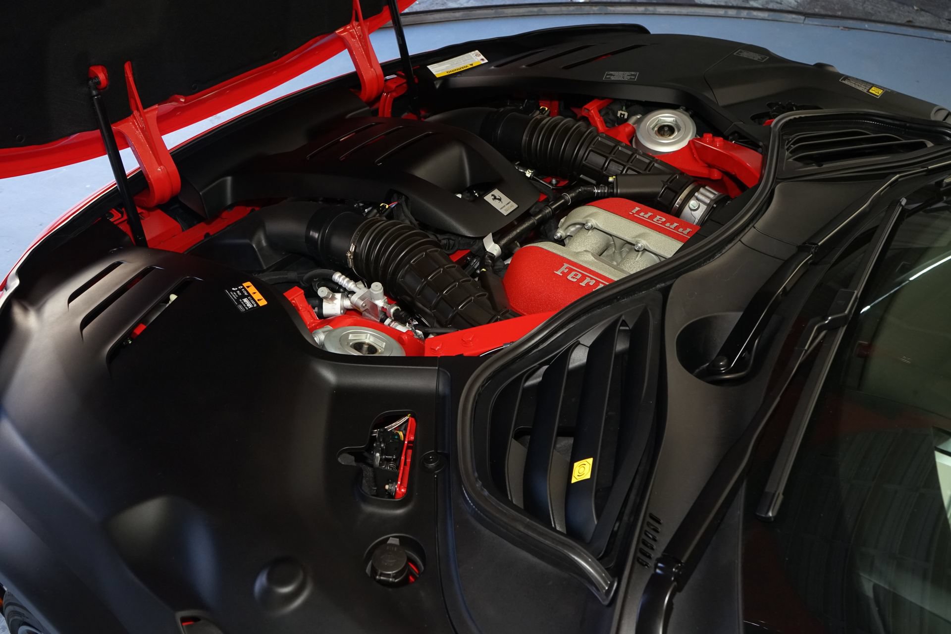 Used 2025 Ferrari Purosangue AWD/4WD image 31