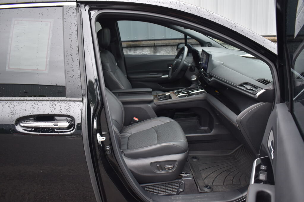 Certified 2025 Toyota Sienna Platinum AWD/4WD image 25