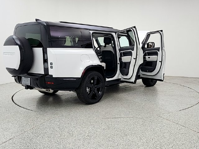 New 2026 Land Rover Defender 130 X-Dynamic SE AWD/4WD image 11