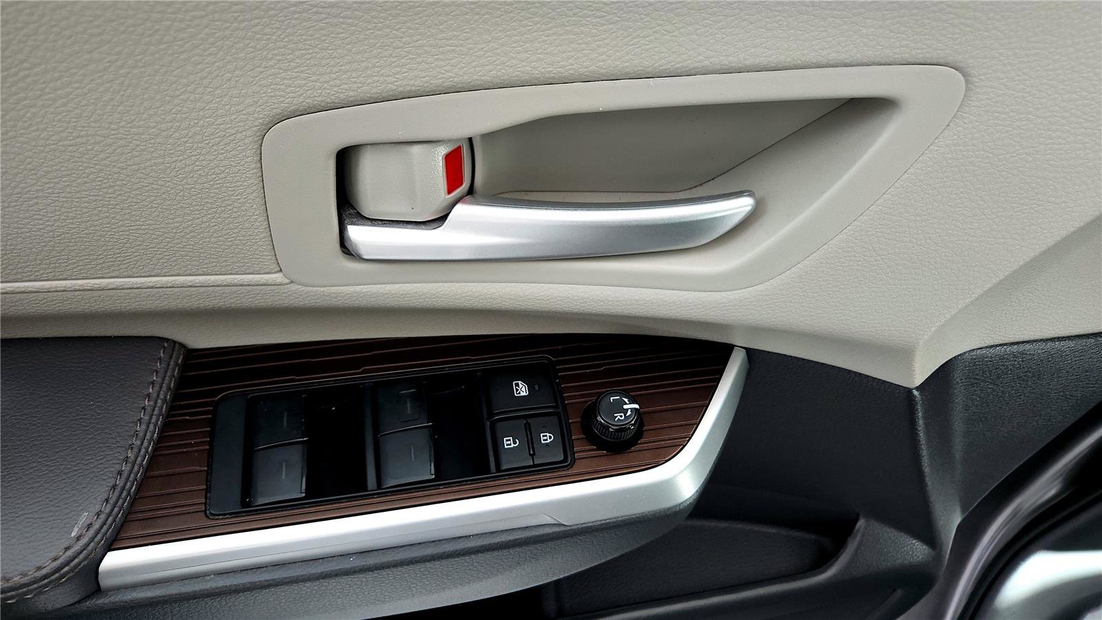 Certified 2024 Toyota Sienna XLE image 24