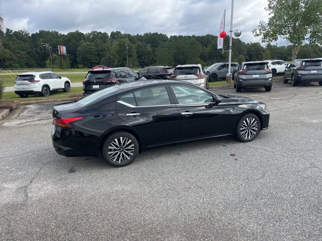 Used 2025 Nissan Altima 2.5 SV w/ SV Premium Package image 12