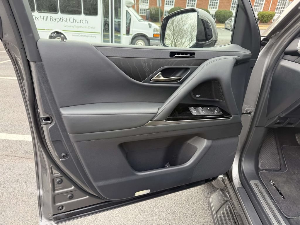 Used 2025 Lexus LX 600 4WD w/ Accessory Package (Z1) image 12