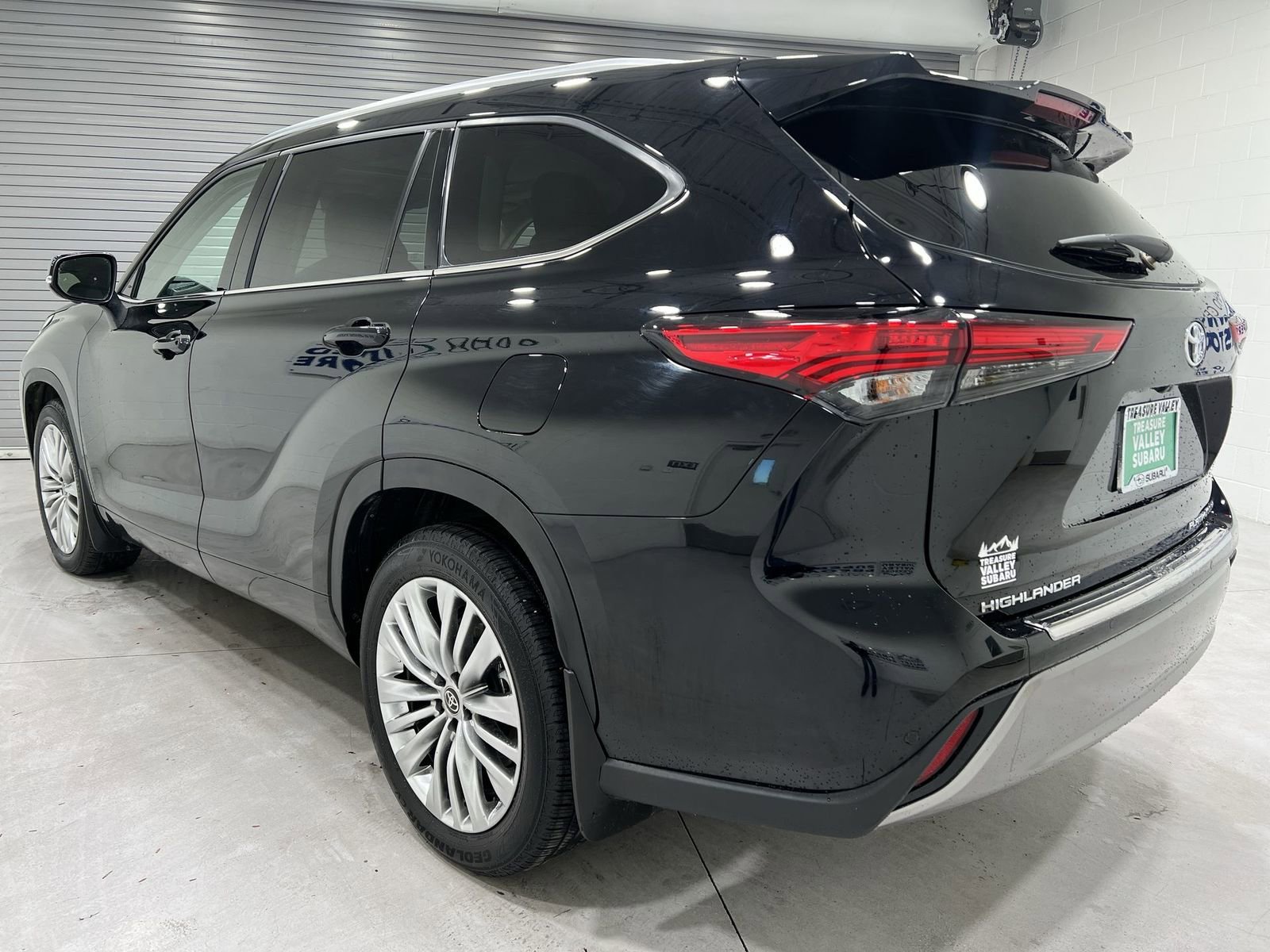 Used 2023 Toyota Highlander Platinum image 6