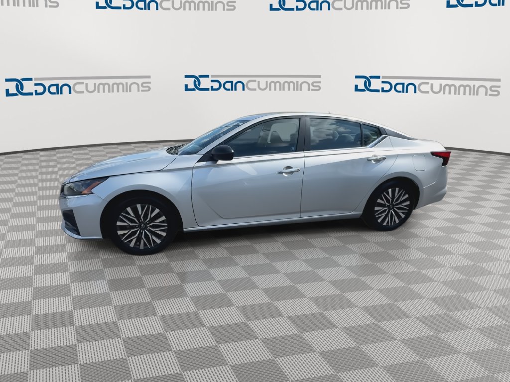 Used 2024 Nissan Altima 2.5 SV FWD image 6