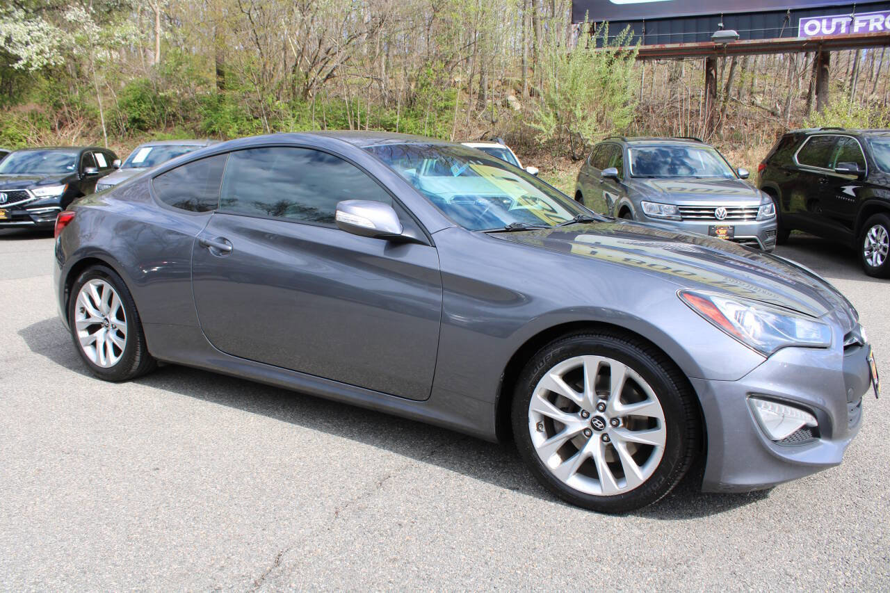 Used 2015 Hyundai Genesis 3.8 RWD image 5