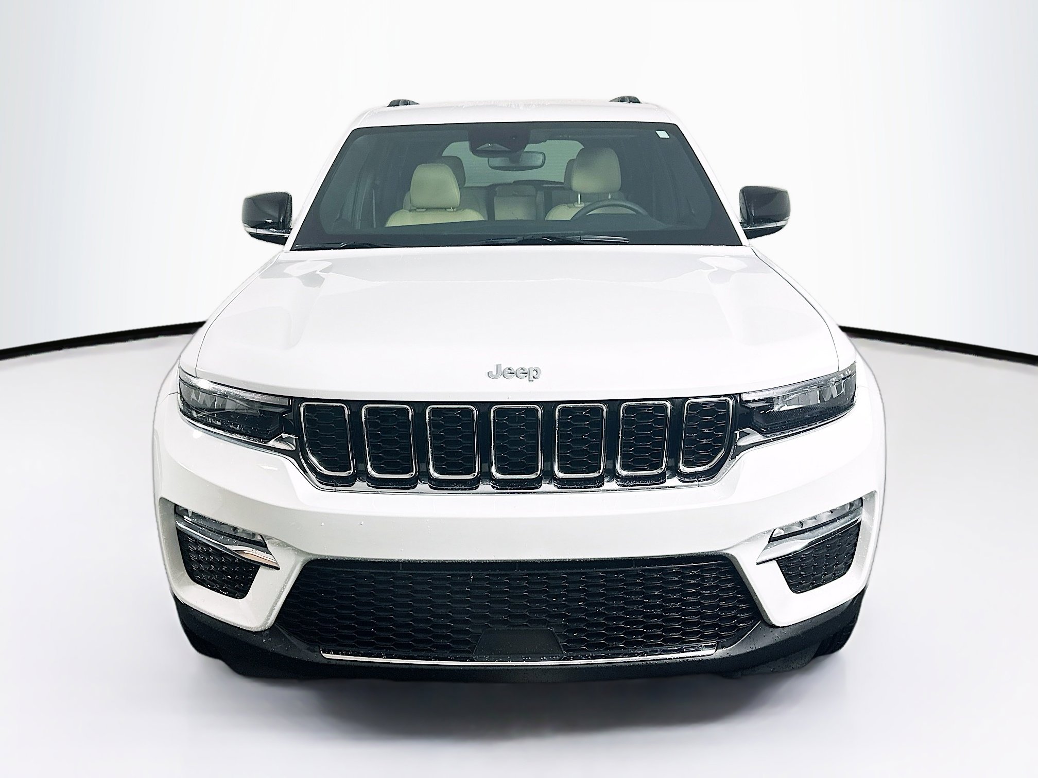 Used 2023 Jeep Grand Cherokee Limited image 2