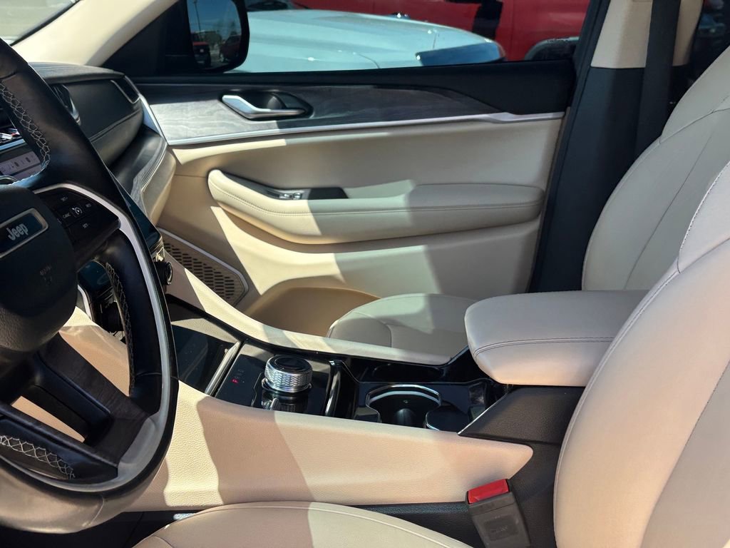 Used 2022 Jeep Grand Cherokee L Limited image 10