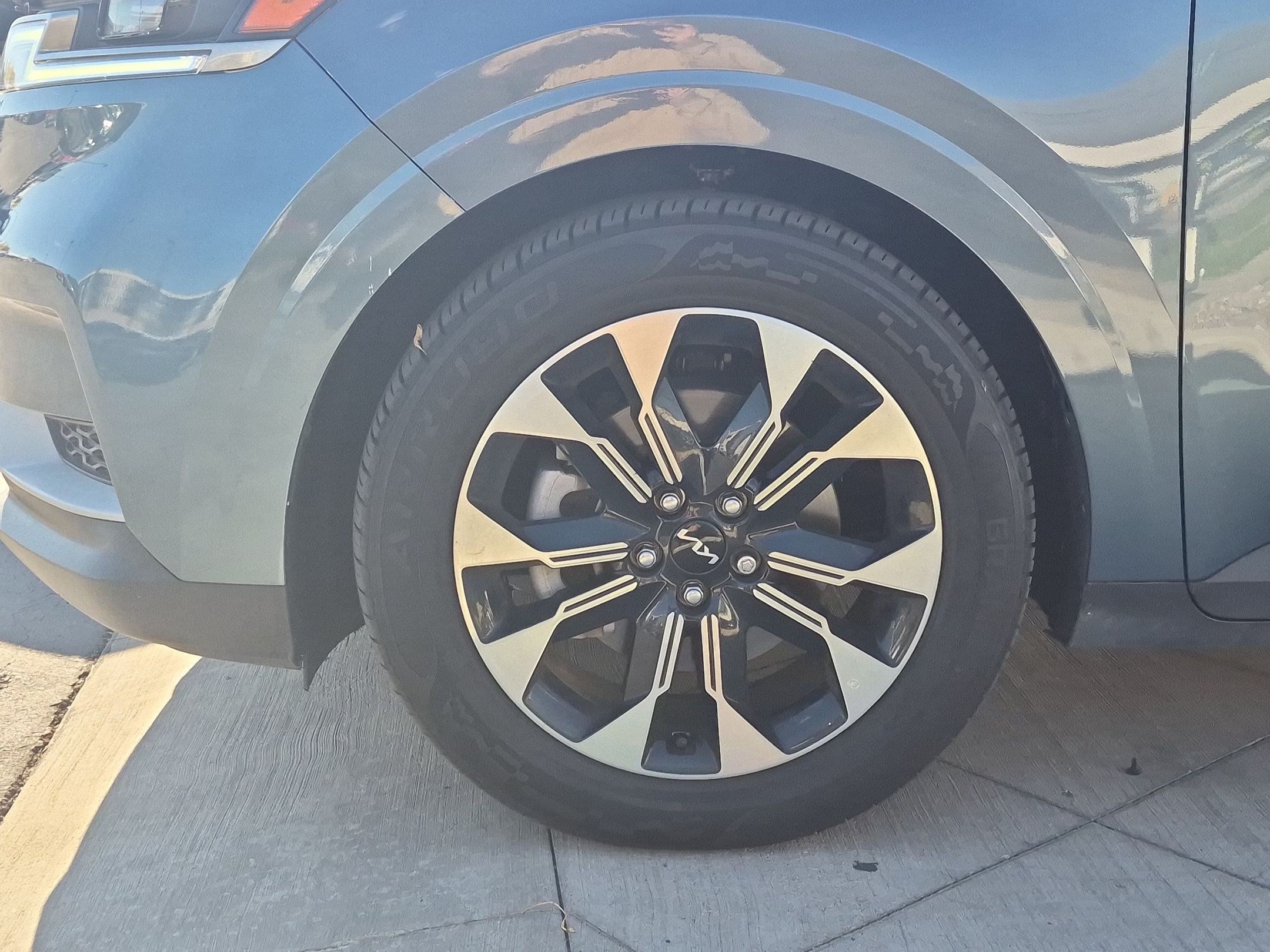 Used 2024 Kia Carnival EX FWD image 12
