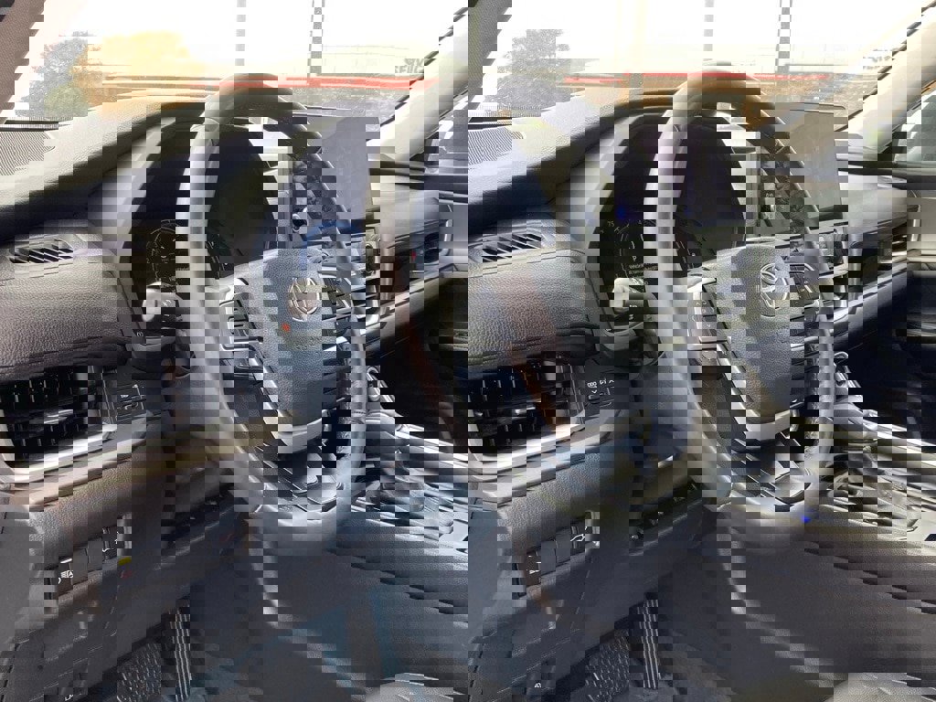 Certified 2025 Toyota Grand Highlander FWD image 9