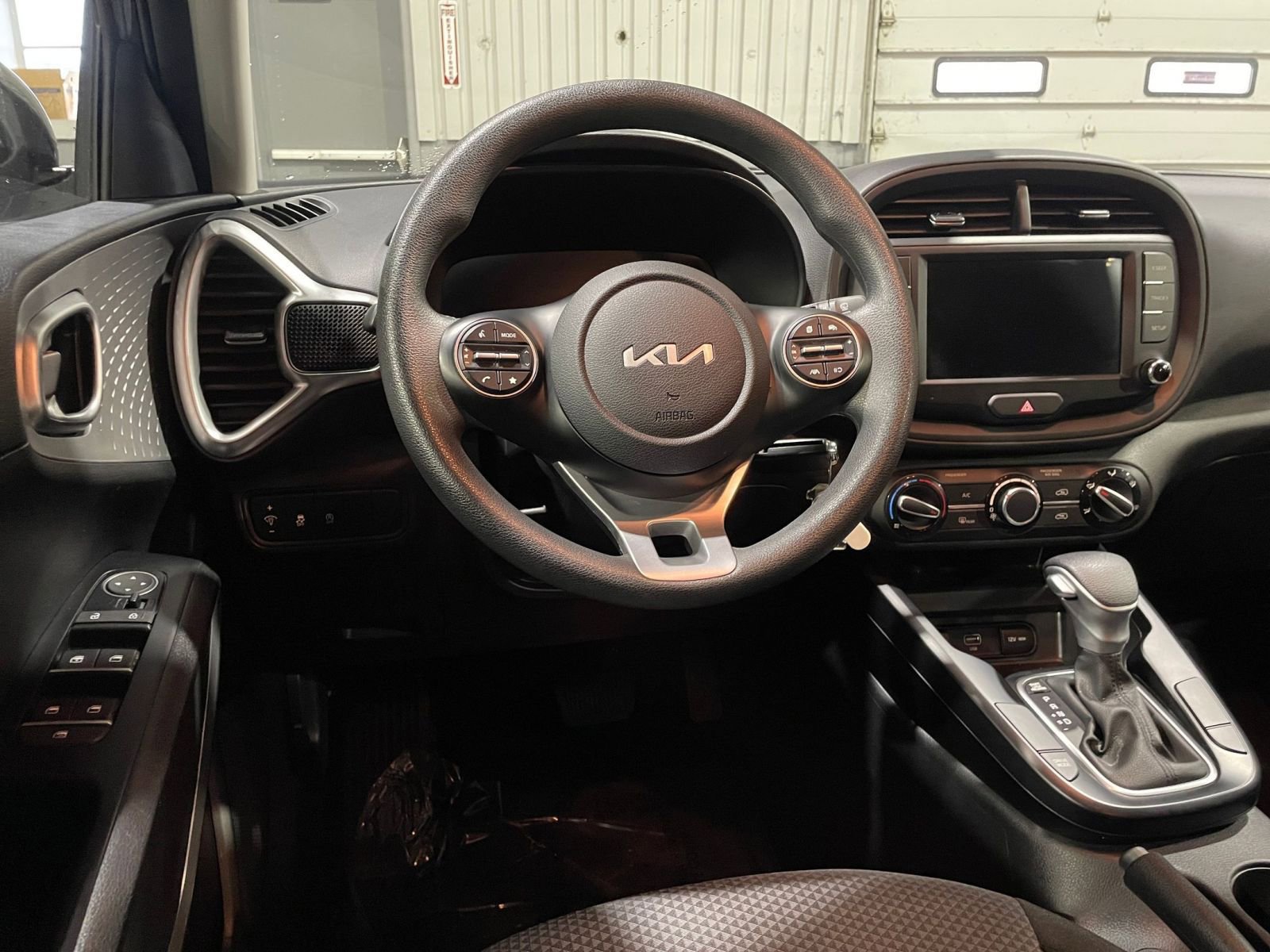 Used 2025 Kia Soul LX w/ LX Technology Package image 32