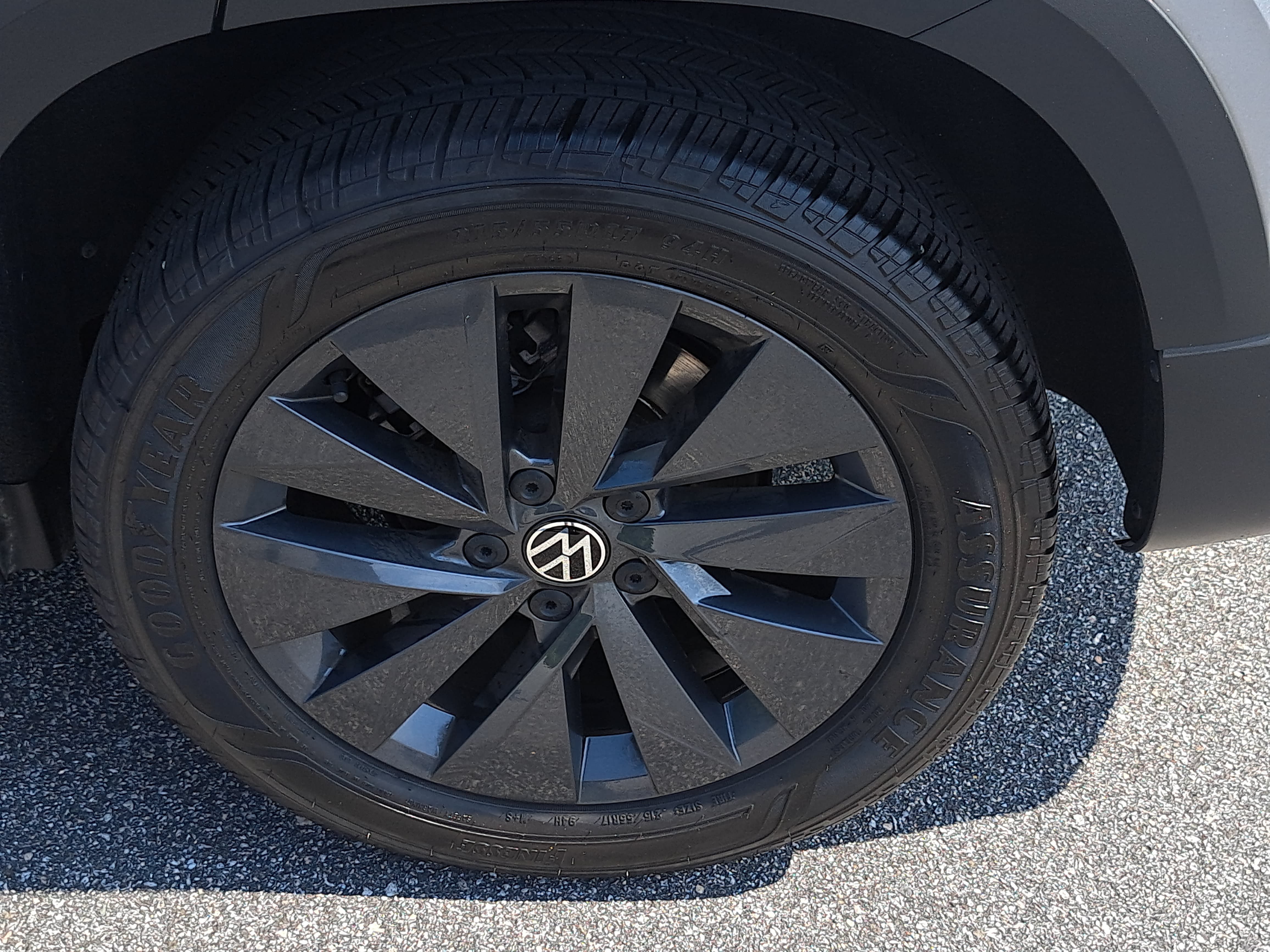 Certified 2024 Volkswagen Taos S FWD image 33