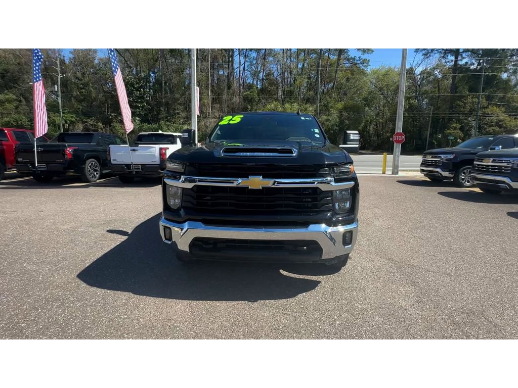 Used 2025 Chevrolet Silverado 2500 LT w/ Convenience Package AWD/4WD image 3