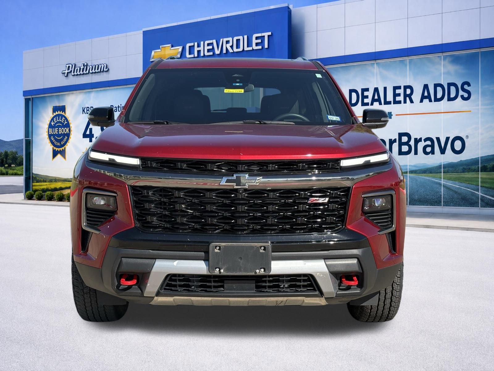 Used 2024 Chevrolet Traverse Z71 AWD/4WD image 2
