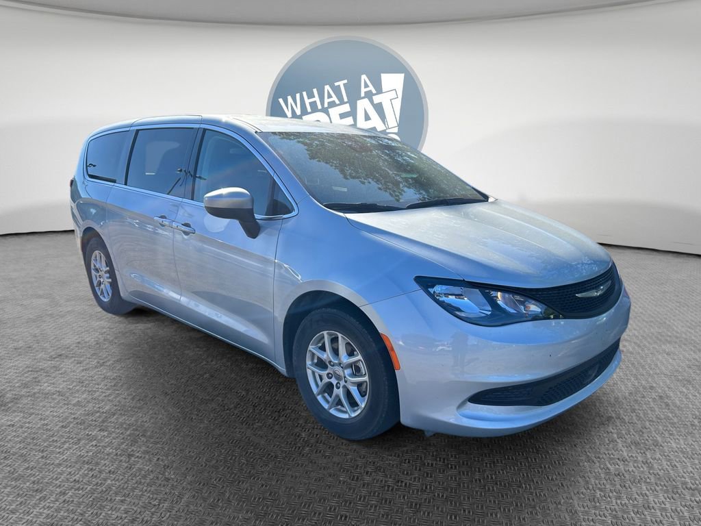 Used 2023 Chrysler Voyager LX FWD image 1