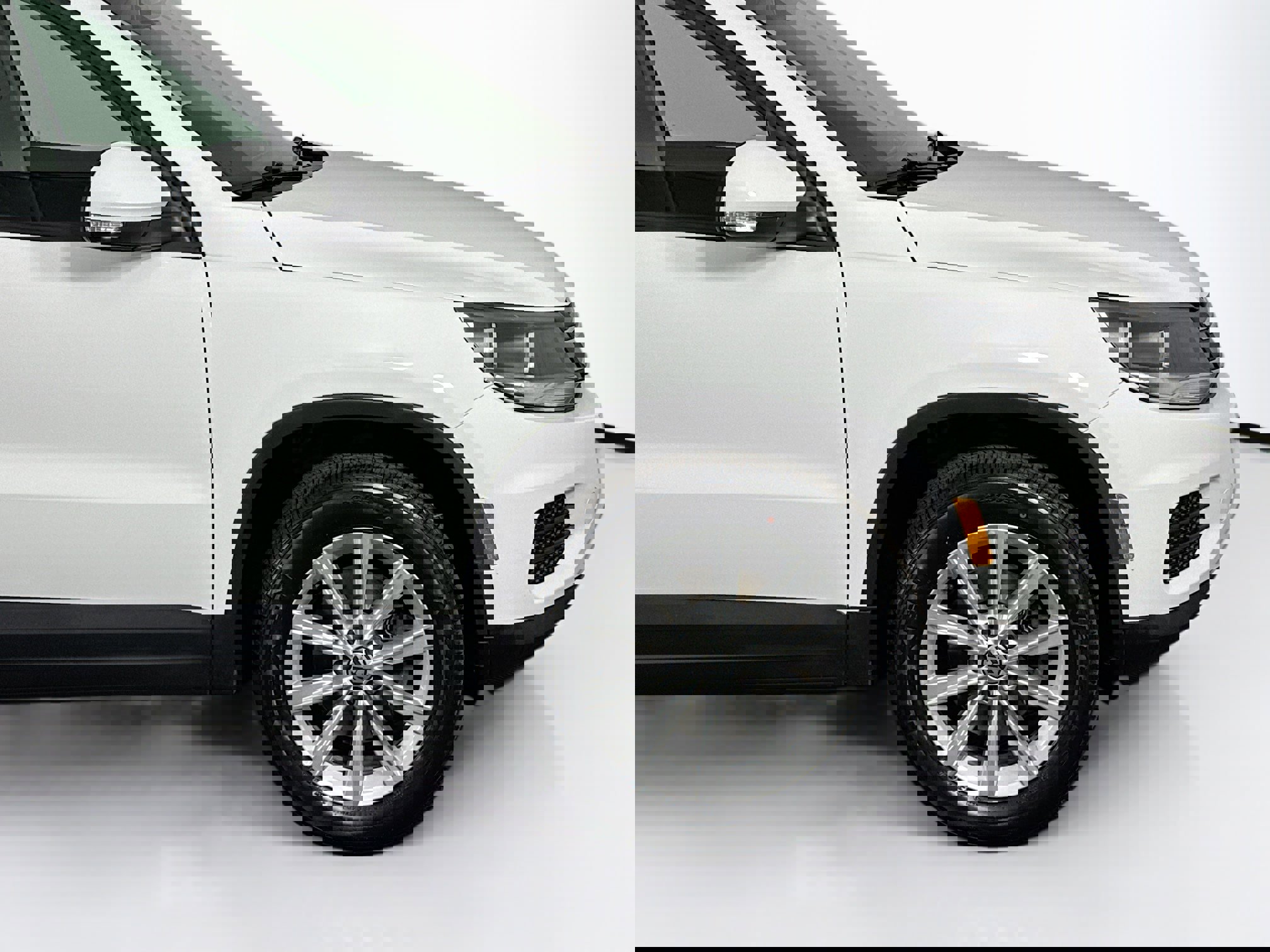 Used 2018 Volkswagen Tiguan Limited w/ Premium Package image 39