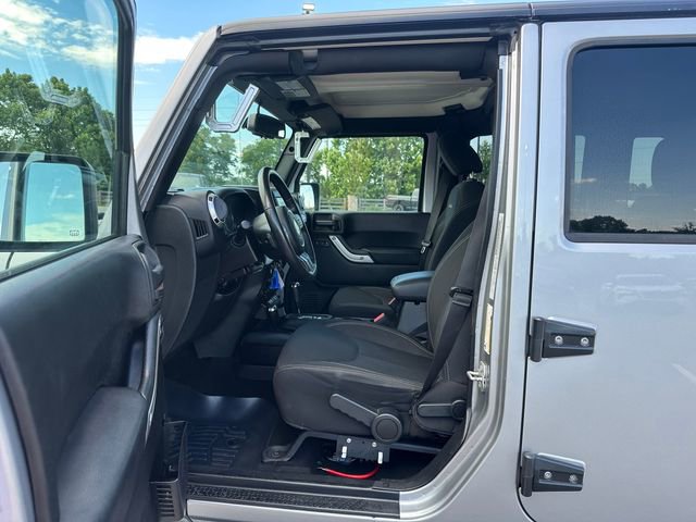 Used 2016 Jeep Wrangler Unlimited Sahara AWD/4WD image 11