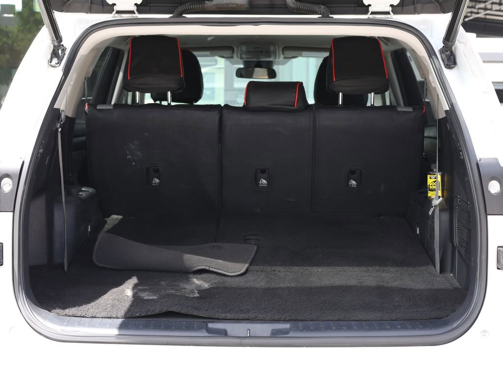 Used 2023 Toyota Highlander LE FWD image 8