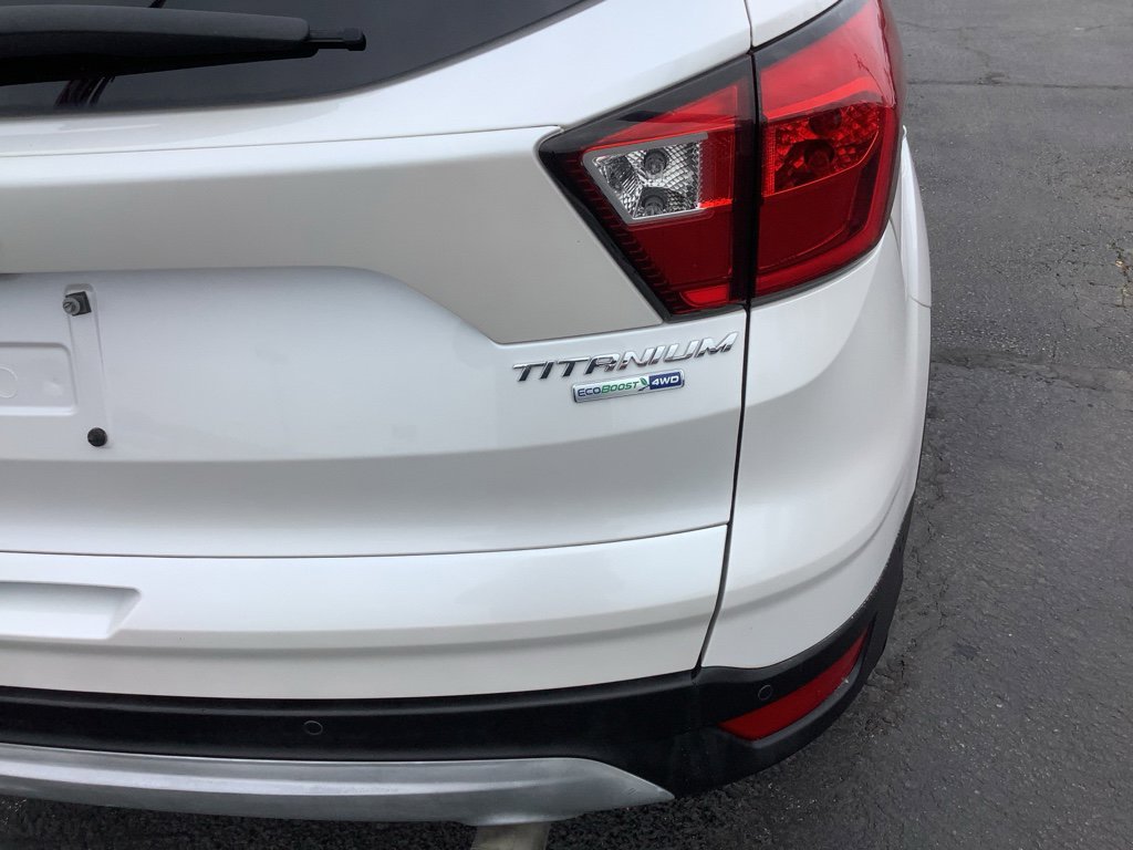 Used 2019 Ford Escape Titanium image 10