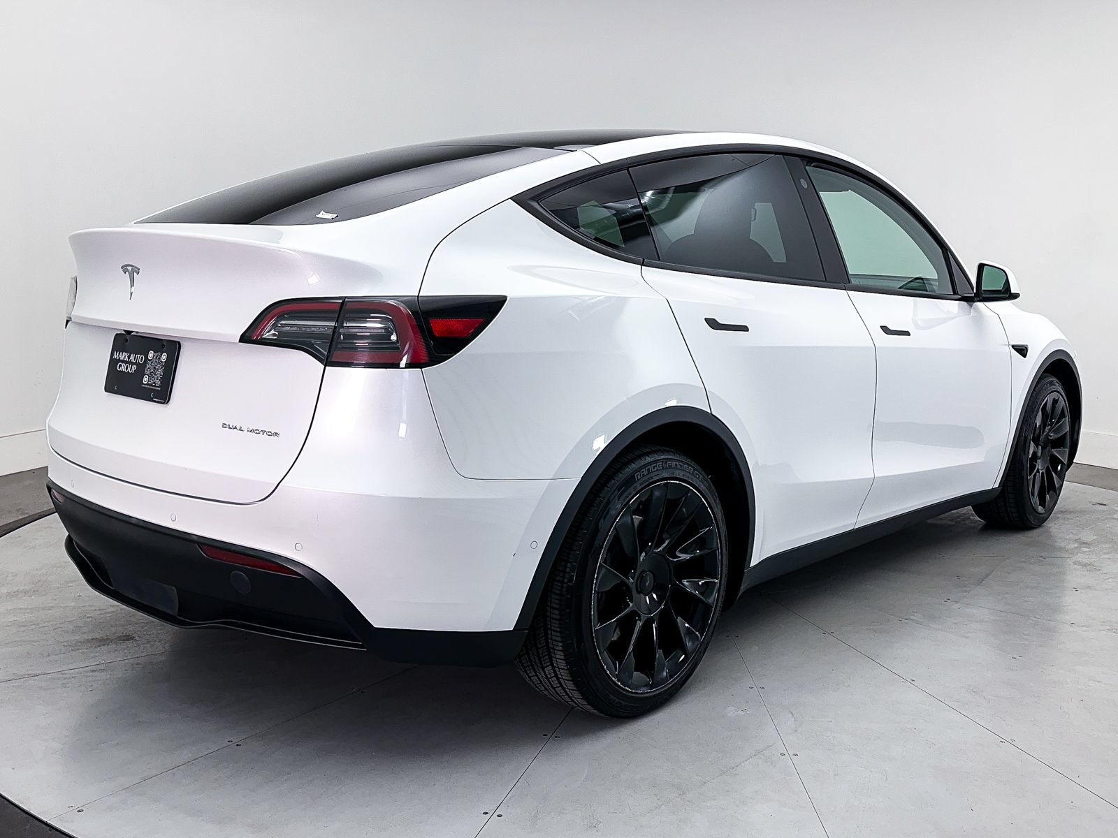 Used 2021 Tesla Model Y Long Range AWD/4WD image 15